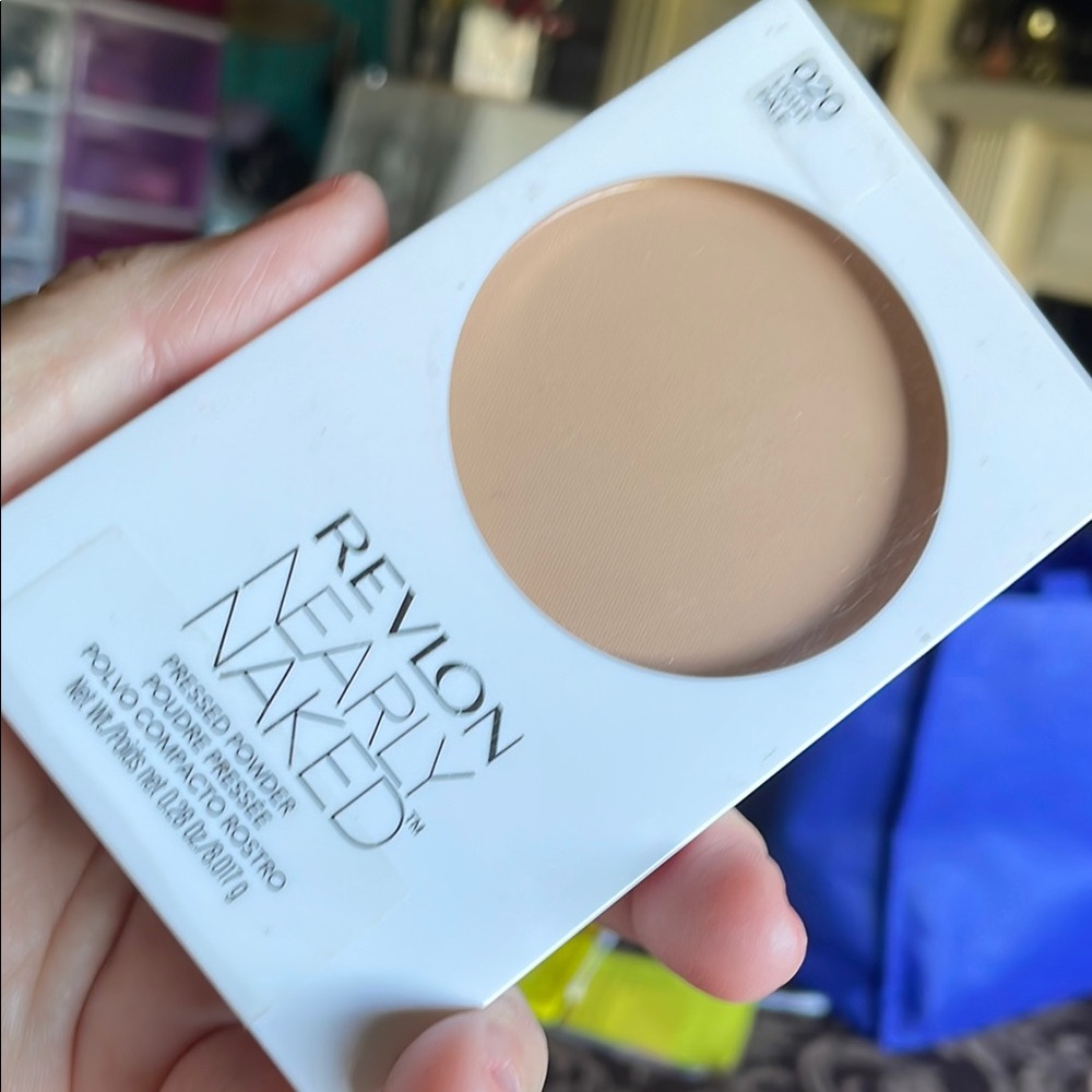 Revlon Sealed Nearly Naked Pressed Powder LIGHT